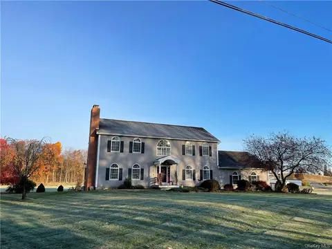 1 Picnic Woods Rd, Lloyd, NY 12515