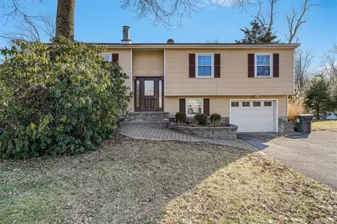 37 Donna Chrystie Ln, Walden, NY 12586