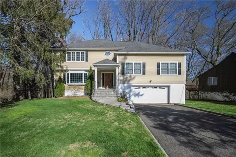 93 Runyon Pl, Scarsdale, NY 10583