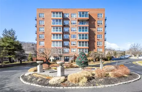 1 Salisbury Pt #1B, Orangetown, NY 10960