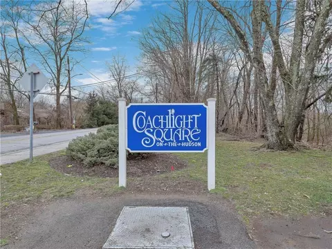 211 Coachlight Sq, Cortlandt, NY 10548