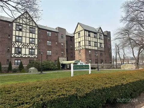 120 Stonelea Pl #2L, New Rochelle, NY 10801