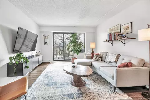 560 Halstead Ave #3P, Harrison, NY 10528