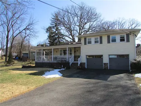 2 Jean Ct, Cornwall On Hudson, NY 12520