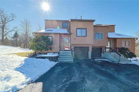 49 Bayberry Cir, Fishkill, NY 12524