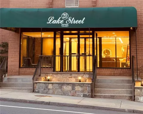 21 Lake St #3 C, White Plains, NY 10603