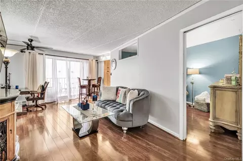 560 Halstead Ave #3D, Harrison, NY 10528