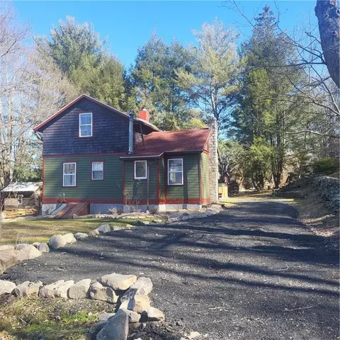 27 E Sullivan Pl, Bethel, NY 12720