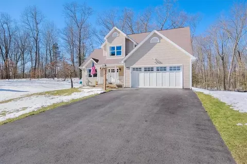 24 Sycamore Way, Poughkeepsie, NY 12603