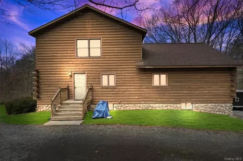 27 Ose Rd, Lloyd, NY 12528