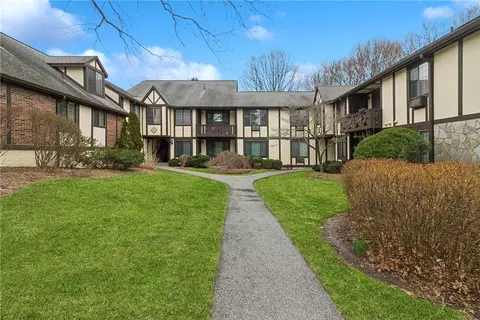 52 Foxwood Dr #2, Mount Pleasant, NY 10570