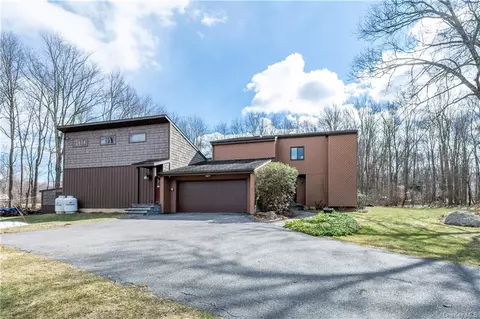 18 Fox Hollow Rd, Southeast, NY 10509