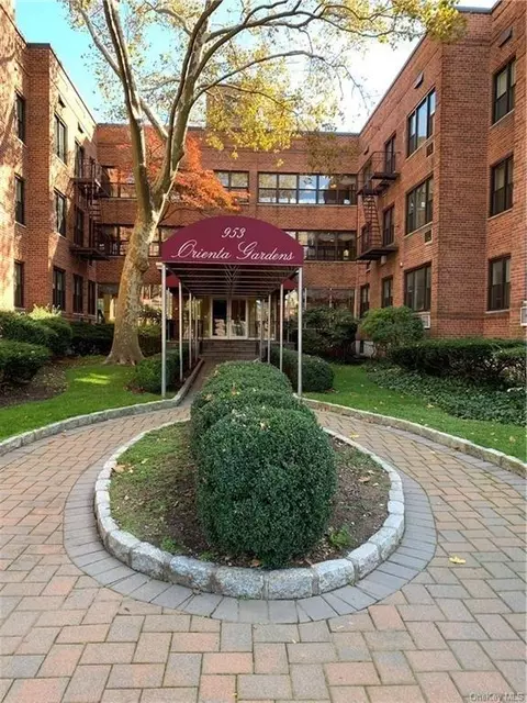 953 W Boston Post Rd #3C, Mamaroneck, NY 10543