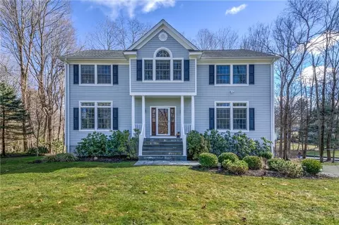 29 Kisco Park Dr, New Castle, NY 10549