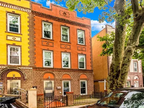 1347 Purdy St, New York, NY 10462