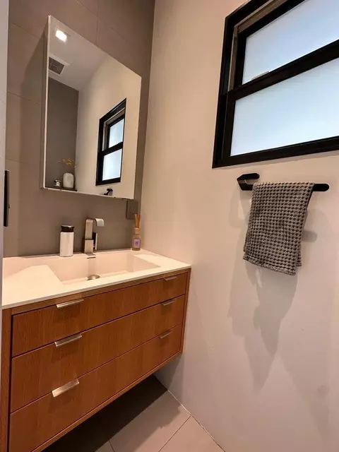 1813 E 24th St, Brooklyn, NY 11229