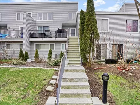 208 Harris Rd #CB2, Bedford Hills, NY 10507