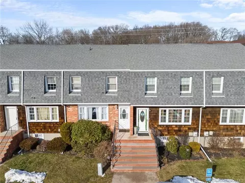 22 Gladys Dr, Ramapo, NY 10977