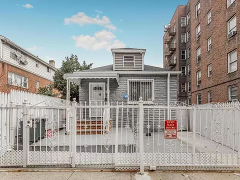 2318 Holland Ave, New York, NY 10467
