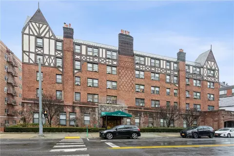 68 E Hartsdale Ave #4A, Greenburgh, NY 10530
