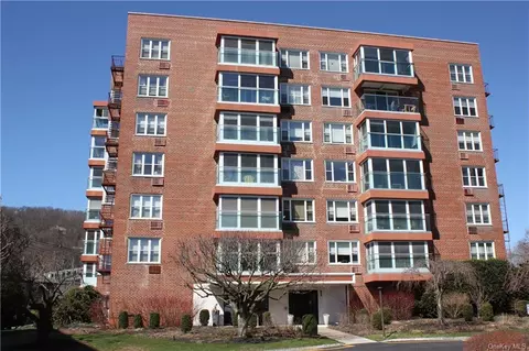 1 Salisbury Pt #6B, Orangetown, NY 10960