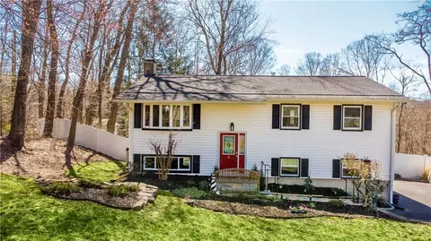 6 Debbie Ln, Lewisboro, NY 10518