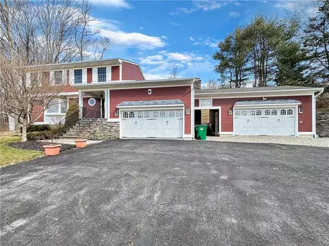 21 Susan Dr, Beekman, NY 12570