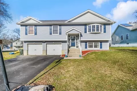 3 Gracewoods Ct, Walden, NY 12586