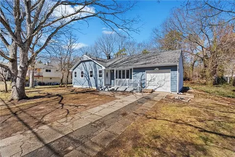 67 Gates Ave, Central Islip, NY 11722