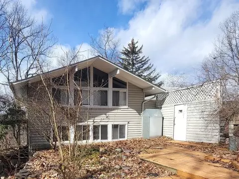 15 Overlook Dr, Woodbury, NY 10930