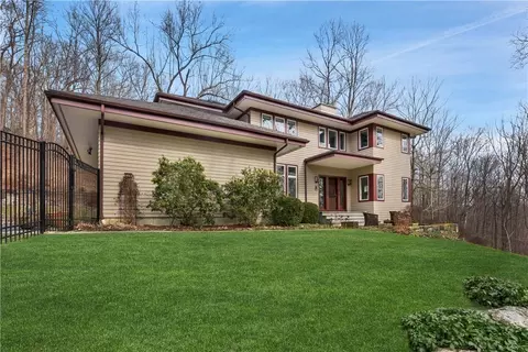 20 Allison Ln, New Castle, NY 10549