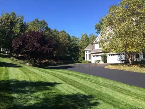 16 Par Ct, Wallkill, NY 10940