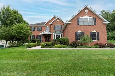 83 Saint Andrews Ln, East Fishkill, NY 12533