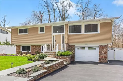 73 Greenwood Ln, Greenburgh, NY 10607