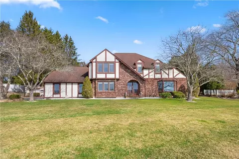 26 Shamrock Dr, Brookfield, CT 06804