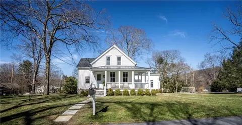 43 Kisco Park Dr, New Castle, NY 10549