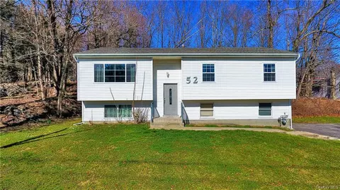 52 Ridge Rd, Woodbury Town, NY 10930