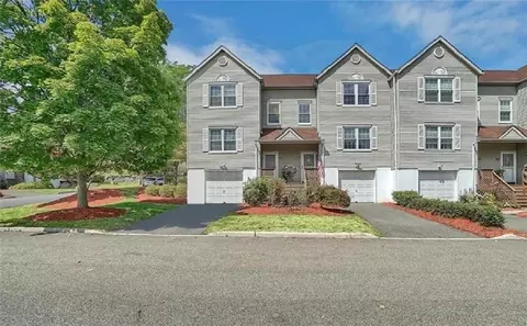 501 Bayberry Ct, New Windsor, NY 12553
