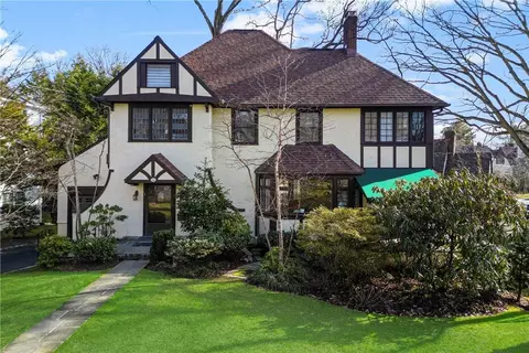 66 N Chatsworth Ave, Larchmont, NY 10538