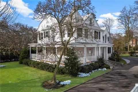 1455 Roosevelt Pl, Pelham, NY 10803