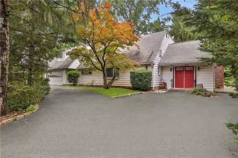 2 Bell Pl, Rye Brook, NY 10573