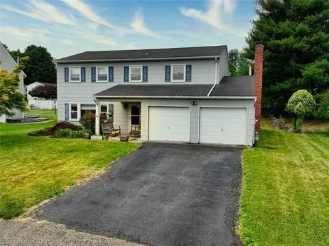 4 Windgate Ct, Monroe, NY 10950