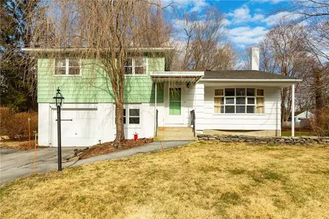 4 N Jackson Rd, Poughkeepsie, NY 12603