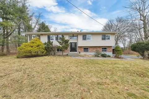 125 Bonnie Brae Ct, Granite Springs, NY 10527
