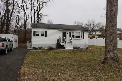 27 Lafayette Dr, New Windsor, NY 12553