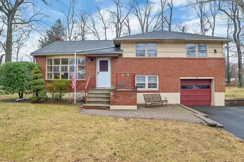 4 Forest Ave, Clarkstown, NY 10954