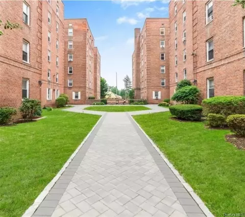 60 Locust Ave #608, New Rochelle, NY 10801