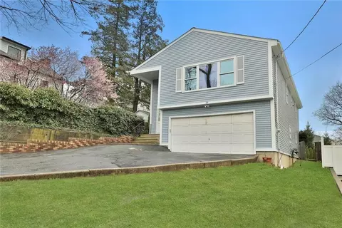 19 Dearborn St, New Rochelle, NY 10801