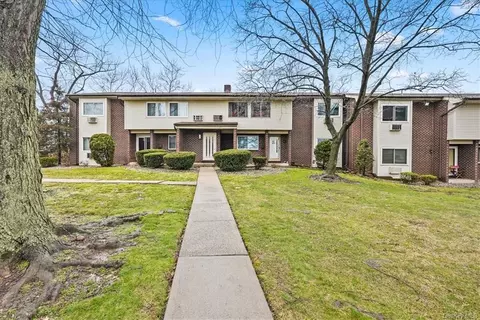 4 Blue Hill Commons Dr #F, Orangetown, NY 10962