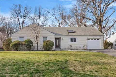 82 Hanson Ln, New Rochelle, NY 10804
